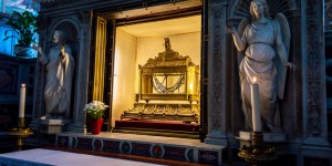 ¿Cómo se clasifican las reliquias que veneran los católicos?