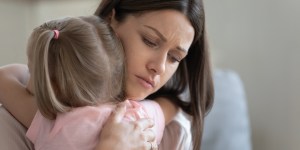 Cómo una madre puede enseñar a su hijo a perdonar