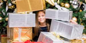 Niño hiperregalado: cómo gestionar los regalos de la familia