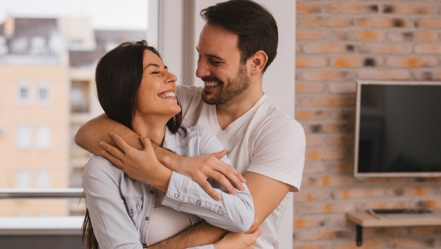 Pareja feliz matrimonio novios noviazgo