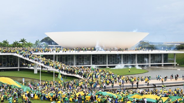Brasil: manifestantes invadem Congresso Nacional