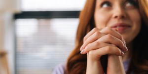 ¿Debo hacer oración en silencio o en voz alta?
