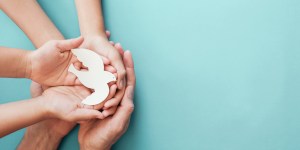 5 santos cuya obra es digna de un Nobel de la Paz