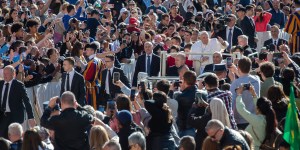 En mayo, el Papa Francisco invita a rezar por los «movimientos eclesiales»