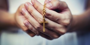Cómo rezar el rosario a la Preciosísima Sangre