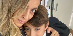 El hijo de un famoso periodista hace su Primera Comunión ¡con mamá!