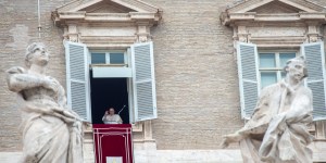 Durante las vacaciones de verano, el Papa recomienda no olvidar rezar por la paz