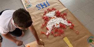Cómo hacer con los niños alfombras para el Corpus Christi