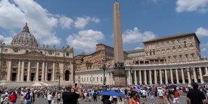 El Vaticano autoriza la bendición de parejas del mismo sexo bajo ciertas condiciones