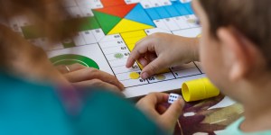 Juegos de mesa para el verano. Diversión y aprendizaje