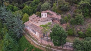 Fotos aéreas del Monasterio Real de San Millán de Yuso y de San Millán de Suso, se ubican en la localidad de San Millán de la Cogolla, Comunidad Autónoma de La Rioja.