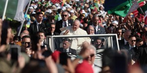 [VIDEO] Desde el papamóvil, ¡la JMJ es una locura!