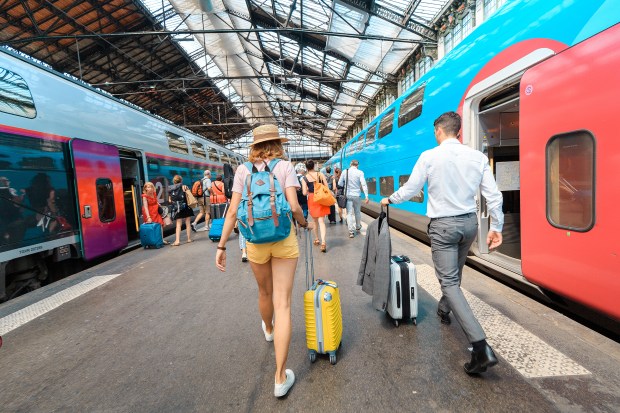 GARE-TGV-shutterstock_1493454743