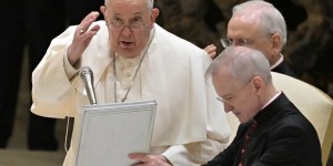 En Navidad, el Papa nos insta a anteponer «las personas a las cosas»
