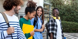 Curso universitario enseña a vivir como monje y es un éxito