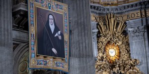 Al canonizar a Mama Antula, el Papa invita a curarse de «la lepra del alma»