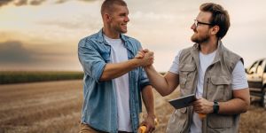 8 maneras en que los hombres pueden construir amistades
