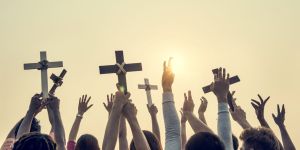 ¿Cómo invitar a tus hijos jóvenes a vivir la Semana Santa?