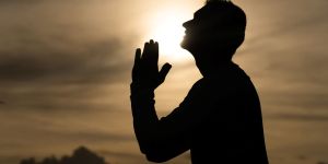 Digan más bien: «Si Dios quiere, viviremos y haremos»