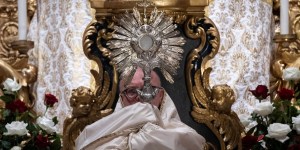 Eucaristía: oraciones de reparación por agravios cometidos
