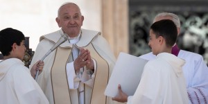 La explicación de la Trinidad del Papa Francisco a los niños