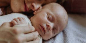 Un estudio revela el poder de la voz de la madre en su hijo