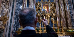 Romanos agradecen a María que les salvara hace 80 años (Fotos)