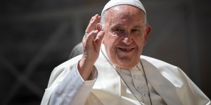 El Papa pide oraciones mientras escribe sobre el Sagrado corazón de Jesús