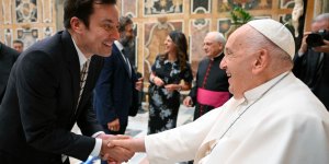 El Papa a los comediantes: &#8220;Vosotros también hacéis sonreír a Dios&#8221;