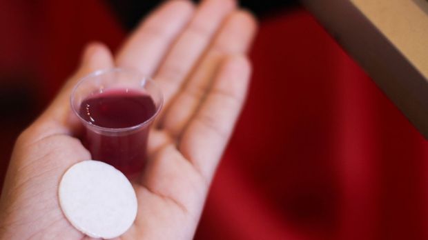 Abuso litúrgico contra la Santísima Eucaristía