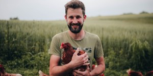(VIDEO) Un padre comparte su amor al campo con su familia