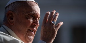 ¿Rezas por los migrantes o quieres ahuyentarlos? La reflexión del Papa