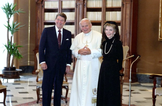 Spotkanie Jana Pawła II z Ronaldem i Nancy Reaganami w Watykanie