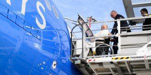 Viaje a Asia y Oceanía: el avión del Papa despega rumbo a Yakarta